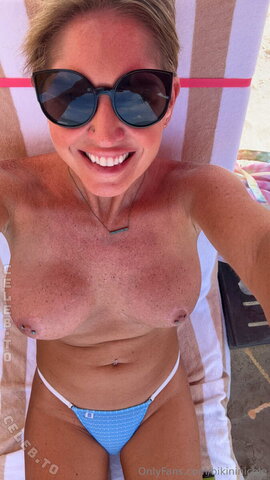 Bikininicole photo 4
