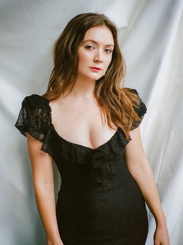 Billie Lourd nude photo 8