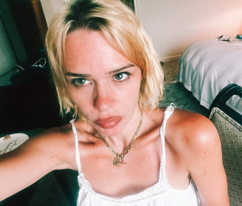 Billie Piper nude photo 1