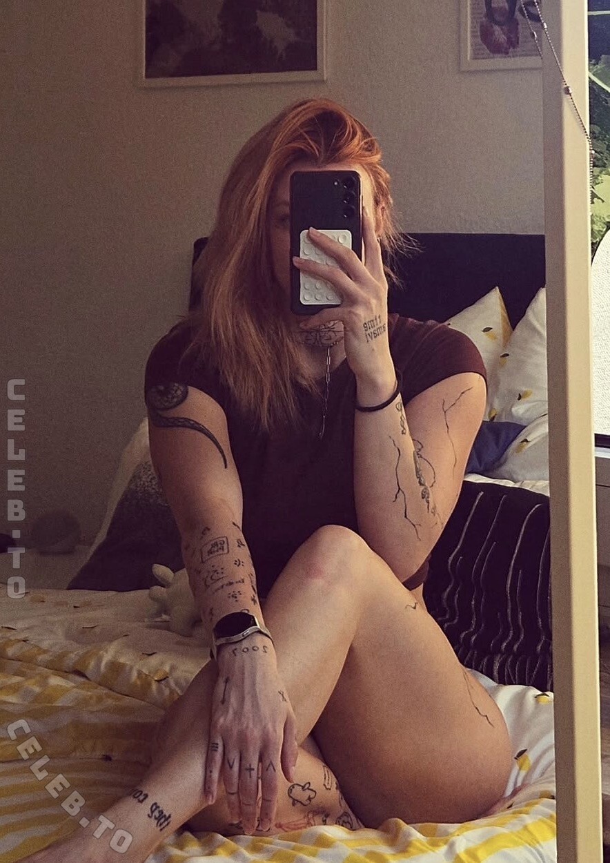 Bimbalabambi nude photo 1