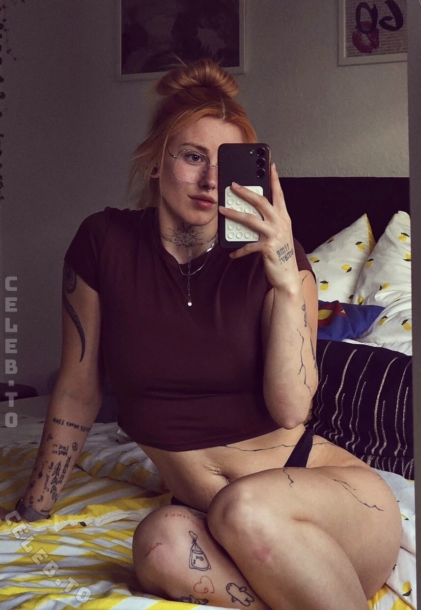 Bimbalabambi nude photo 2