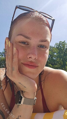 Bimbalabambi nude photo 6