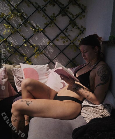 Bimbalabambi nude photo 4