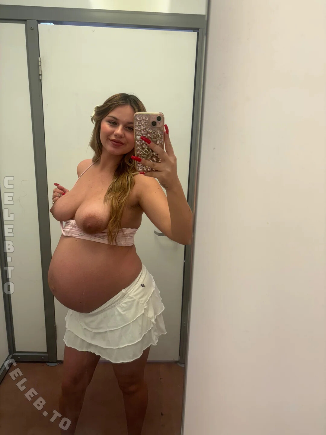 bimbobish nude photo 10