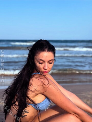 Bisscute nude photo 9