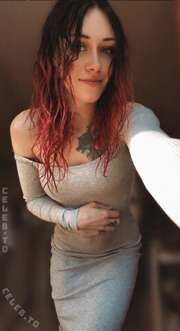 Bitchazepam nude photo 9