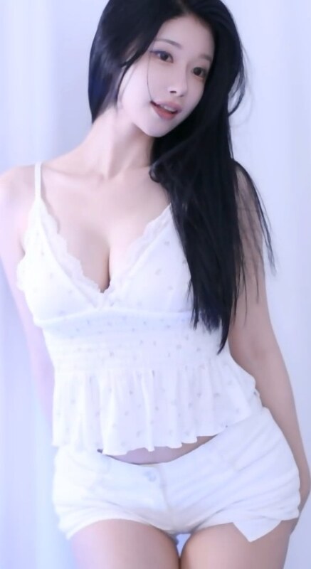 BJ nude photo 8