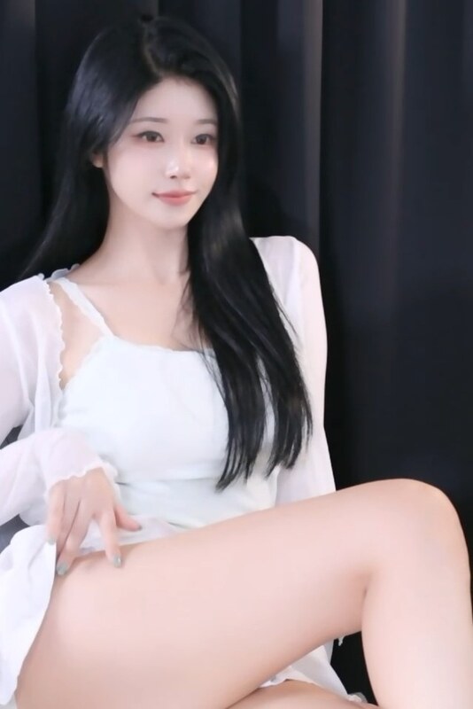 BJ nude photo 1
