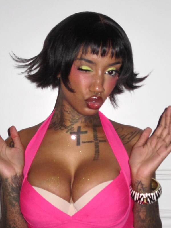 bktherula nude photo 10