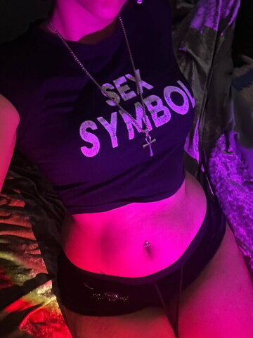bl00dys0ups nude photo 1