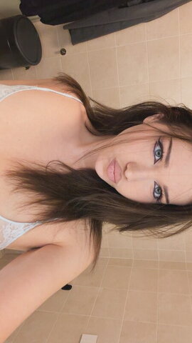 BlackWidof Hot (1 photo)