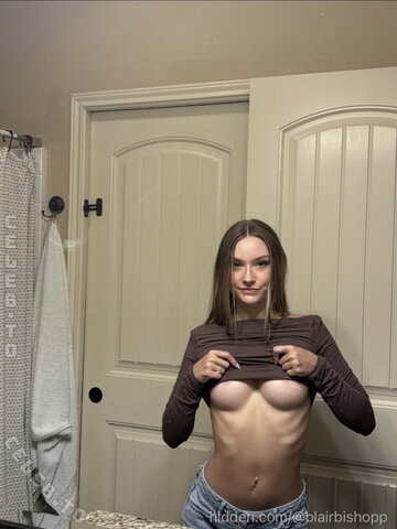 Blair Bishop nude photo 8