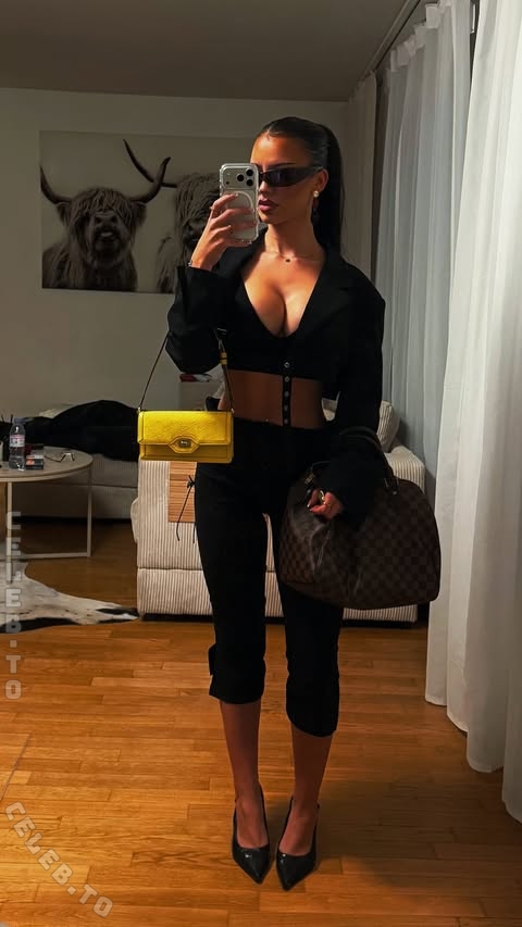 Bleneraademi nude photo 3