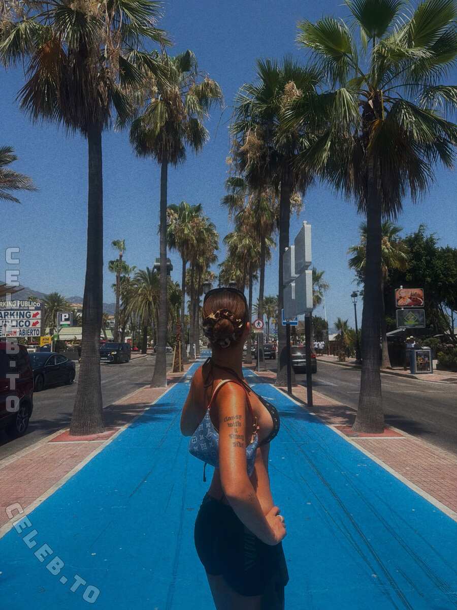 Bleneraademi nude photo 7