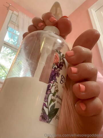 blissfulellie nude photo 3