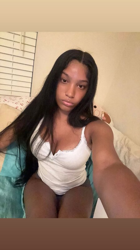 bllessiingss nude photo 5
