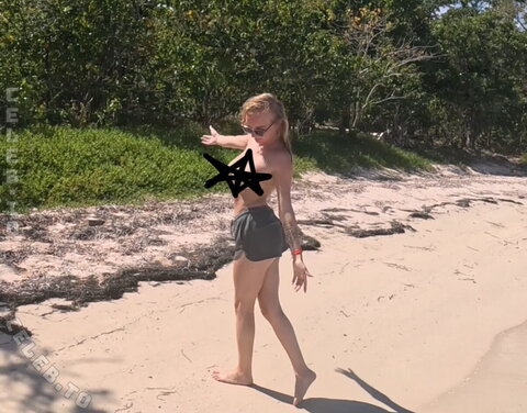 Blonde Vivi nude photo 6