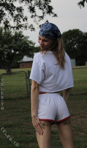blondeeegirl33 nude photo 24