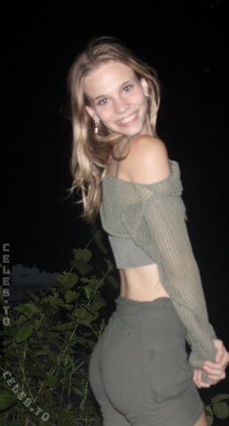 blondeeegirl33 nude photo 17