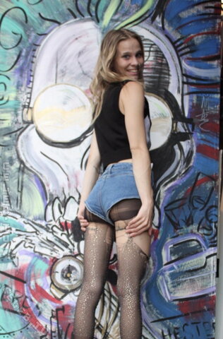 blondeeegirl33 nude photo 12