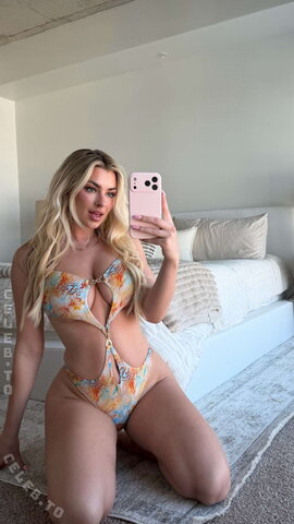 Blondeish nude photo 24