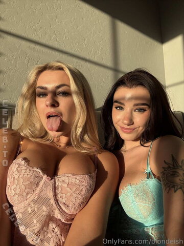 Blondeish nude photo 13