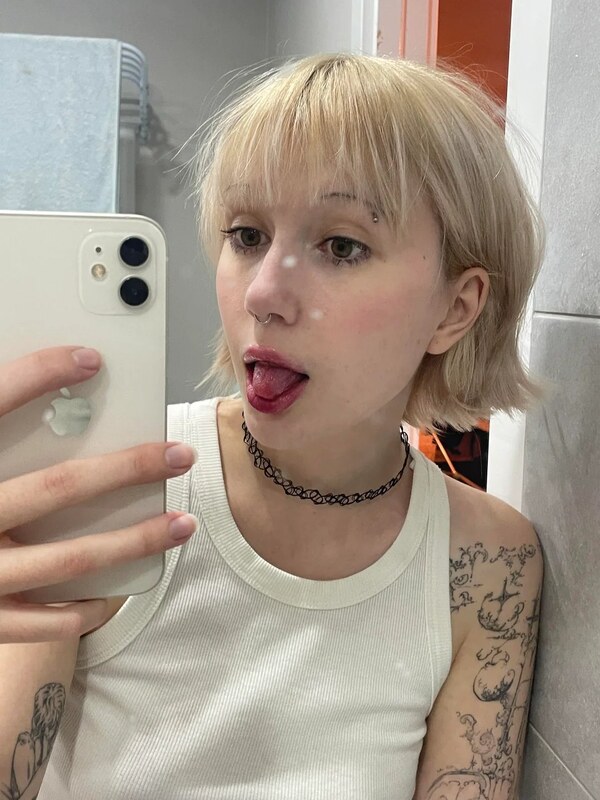 blondiesilly nude photo 2