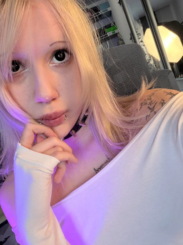blondiesilly nude photo 3