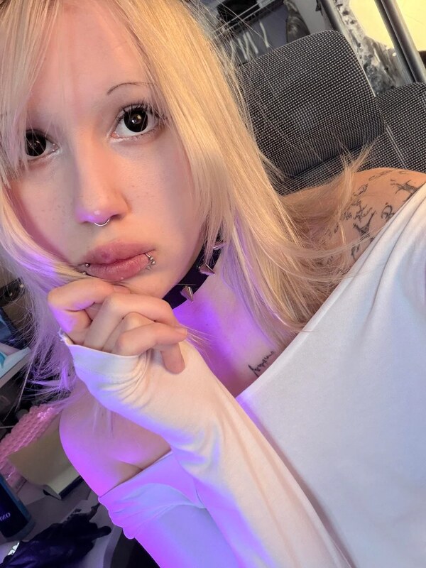 blondiesilly nude photo 4