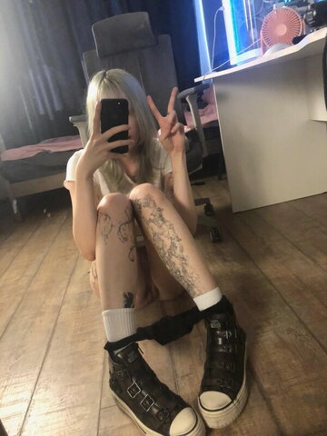blondiesilly nude photo 7