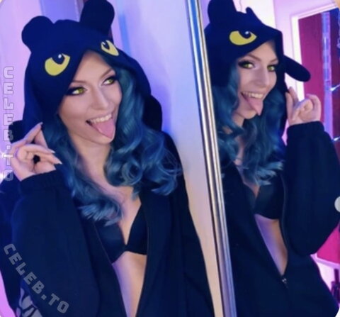 BloodyNyuu Sexy (1 photo)