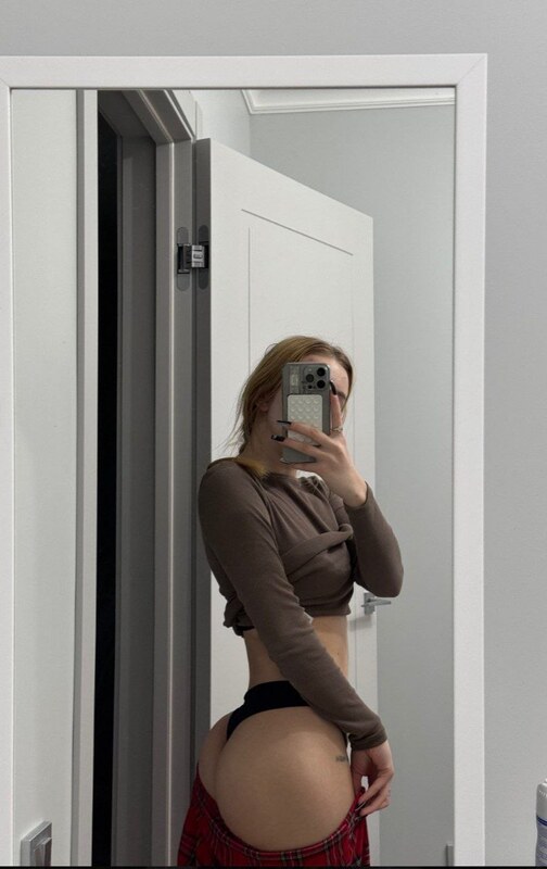 Bloomus nude photo 2