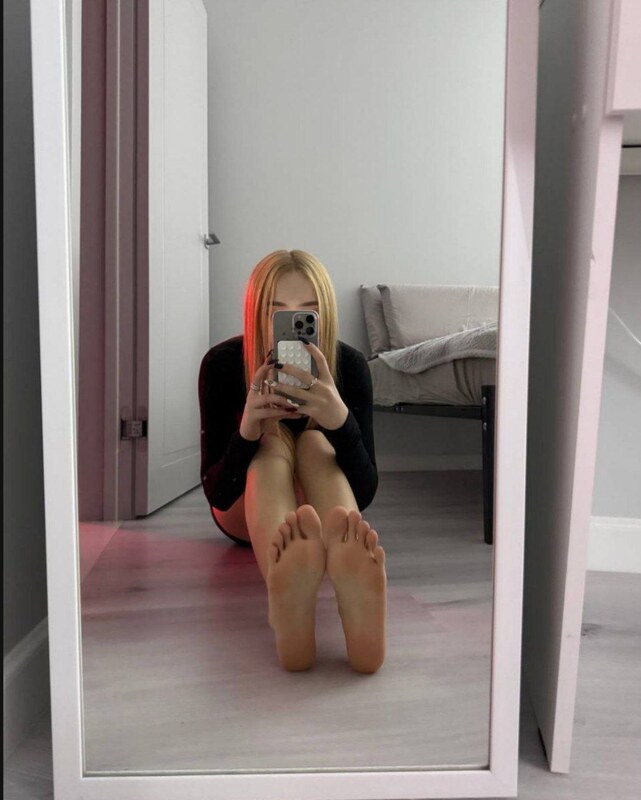 Bloomus nude photo 1
