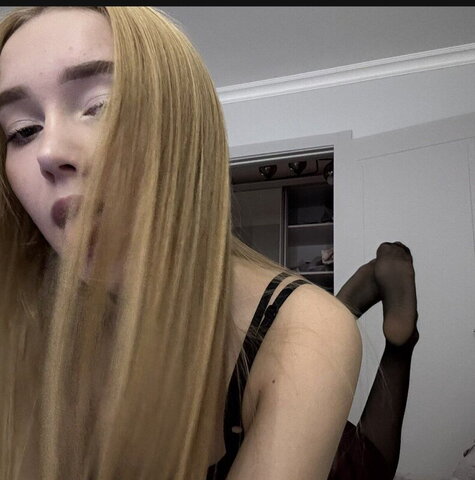 Bloomus nude photo 4