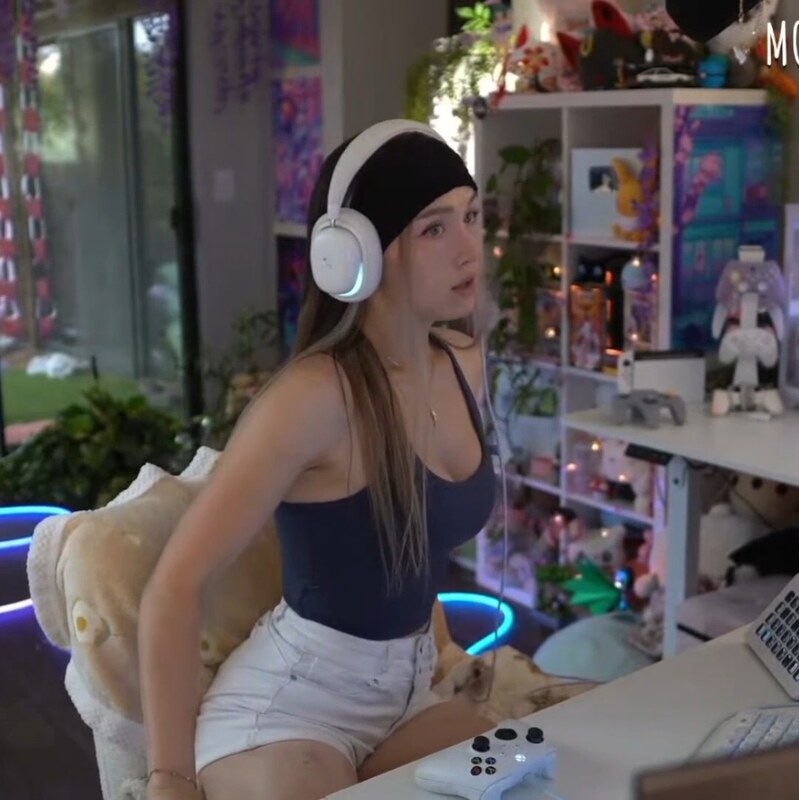 BluTube nude photo 8