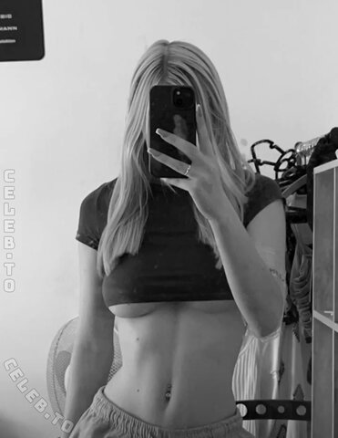 blvnde.angel – Sold via Snapchat hot pictures and videos 😋 (This is not a picture of it)