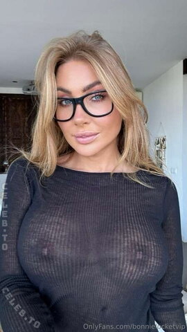 Bonnie Locket nude photo 4