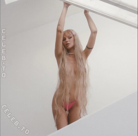 Bonnie Strange nude photo 6