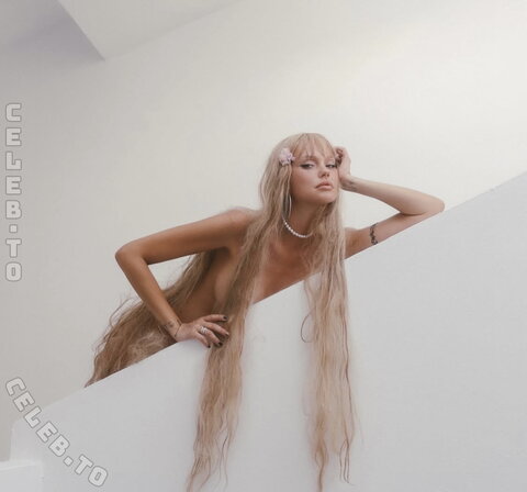 Bonnie Strange nude photo 4