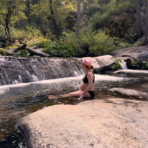 Bonnie Wright nude photo 8