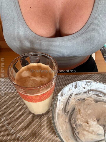 Boobtrop nude photo 1