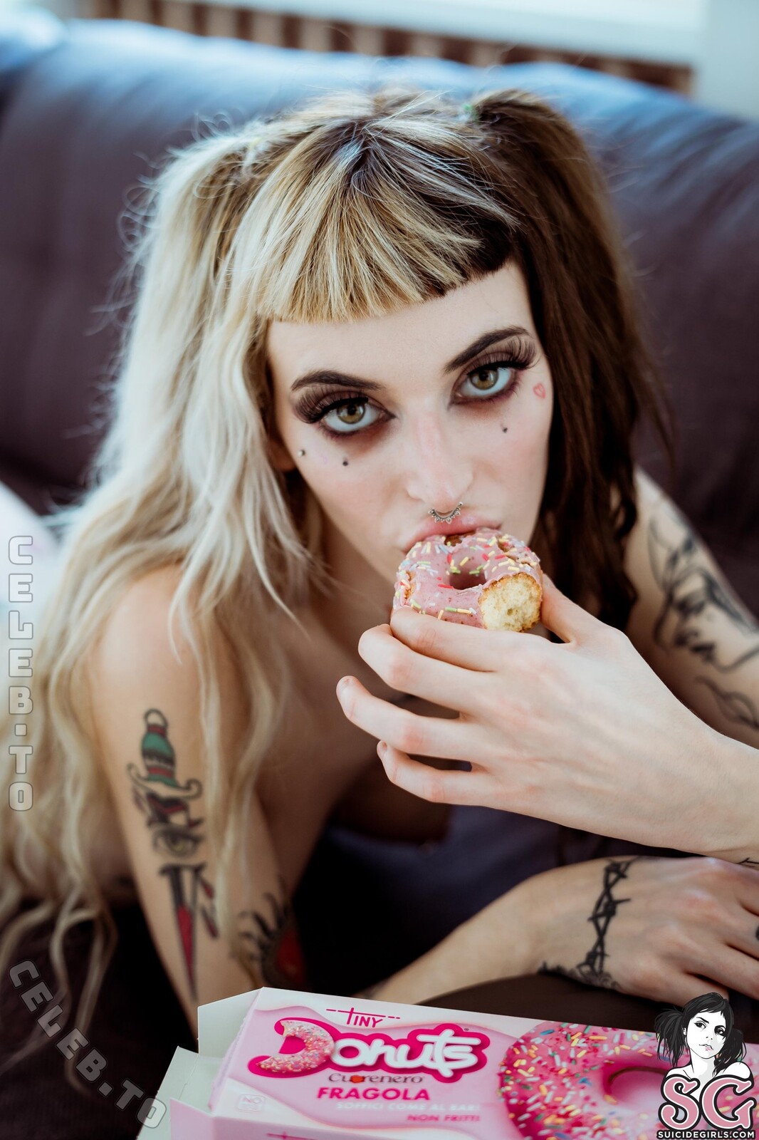 Borderlady nude photo 12