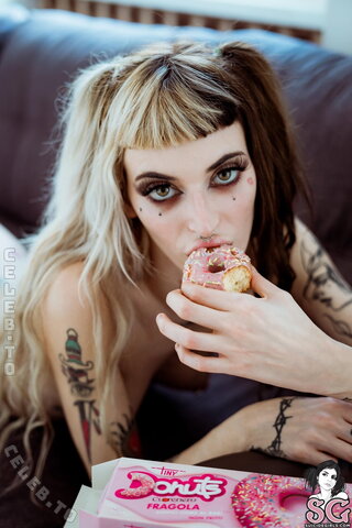 Borderlady nude photo 8
