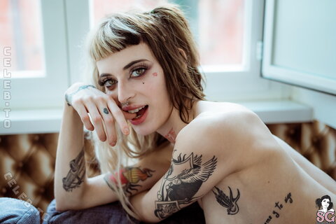 Borderlady nude photo 3