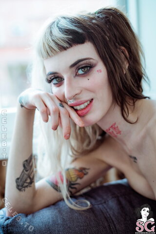 Borderlady nude photo 2