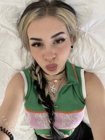 Bougebby nude photo 6