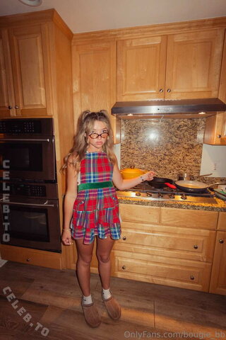 Bougie_bb – Apron on… but not for long