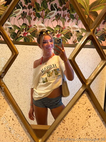 Bougie_bb – Cute in the mirror, but I'd rather be messy in your bed 🥵💦 Which slide is your favorite? Cute in the sock…