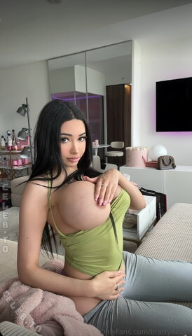 Brattyxxdoll New (2 photos)