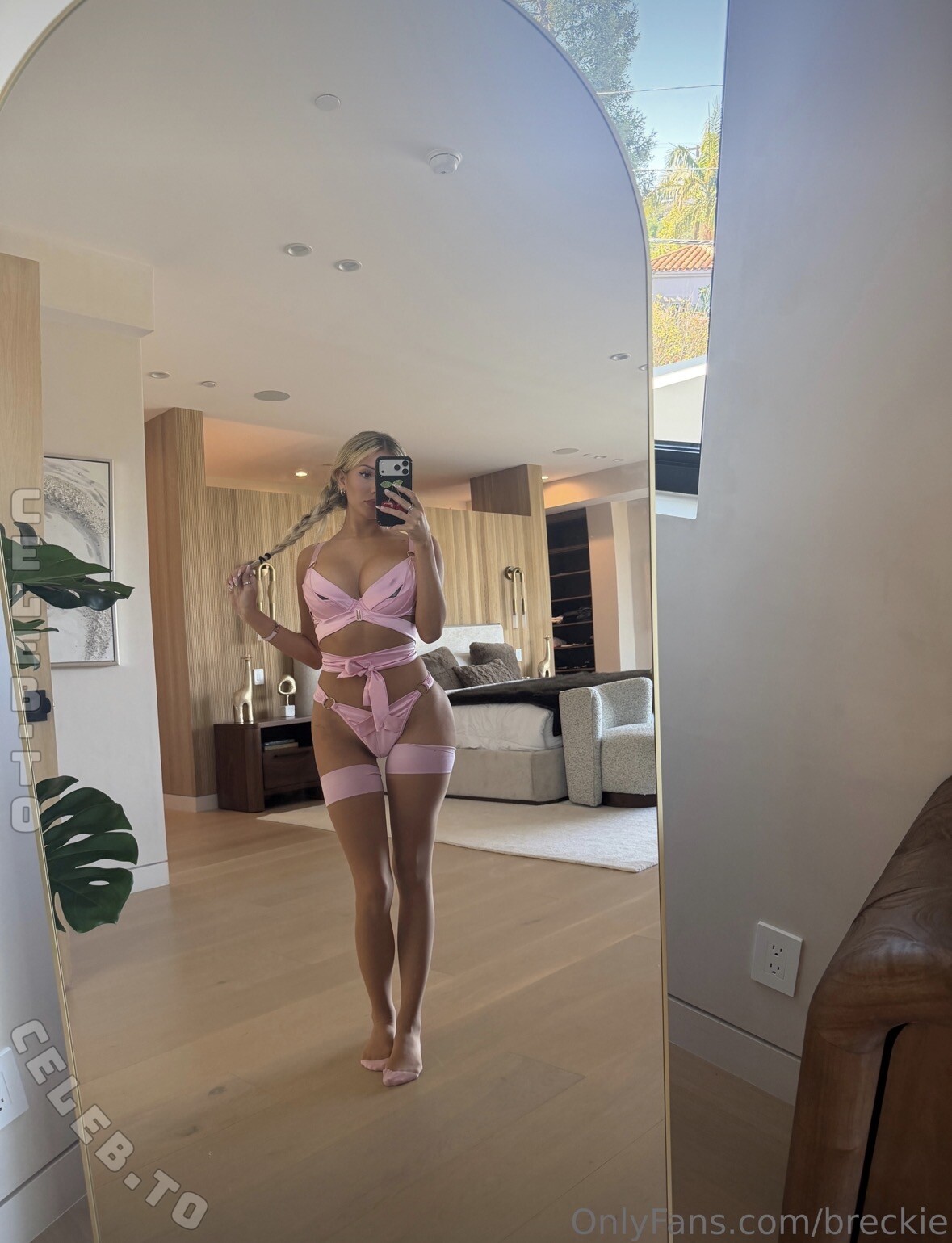 Breckie Hill nude photo 1